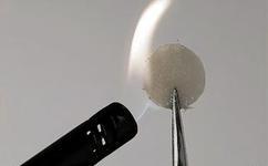 研究人员开发非易燃电解质用盐来防止锂离子电池起火